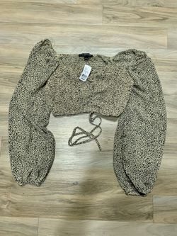 HYFVE Women’s cropped Long Sleeve Cheetah Print Shirt 