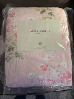 Laura Ashley Full/Queen Quilt