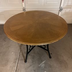 Round Dinner Table 
