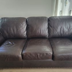 Abbyson Sofa & Loveseat, 2 Side Tables, 2 Lamps. 