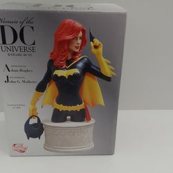 Women Of DC Universe  Batgirl Statue