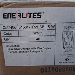 Wall Outlet with USB Ports/Toma Corriente de Pared con Puertos USB