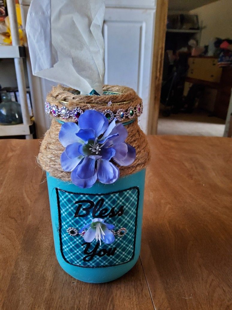Hand-made Tissue Holder