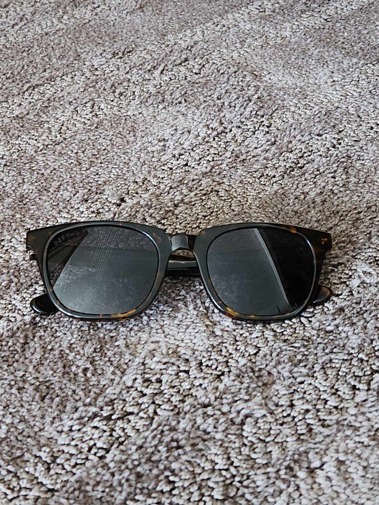 DIFF Colton Sunglasses Like New