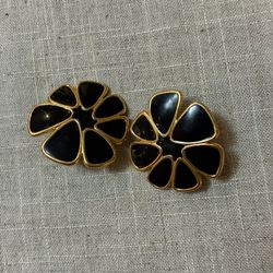 Vintage Monet Black Enamel Goldtone Flower Clip On Earrings 