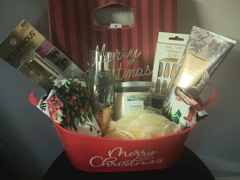 Bath And Body Works Ladies Christmas Gift Basket