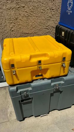 Storage container 25”x 24”x 11”