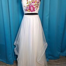 CAMILLA LA VIE PROM DRESS FLOWER/WHITE SIZE 4