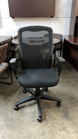 Mesh office chair 