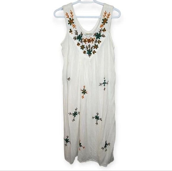 Vintage White Flowy Vacation Hippie Sleeveless Floral Embroidered Dress