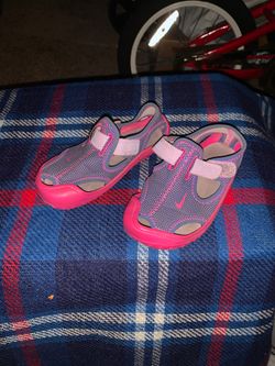 Nike water shoes for girl size 6-7c