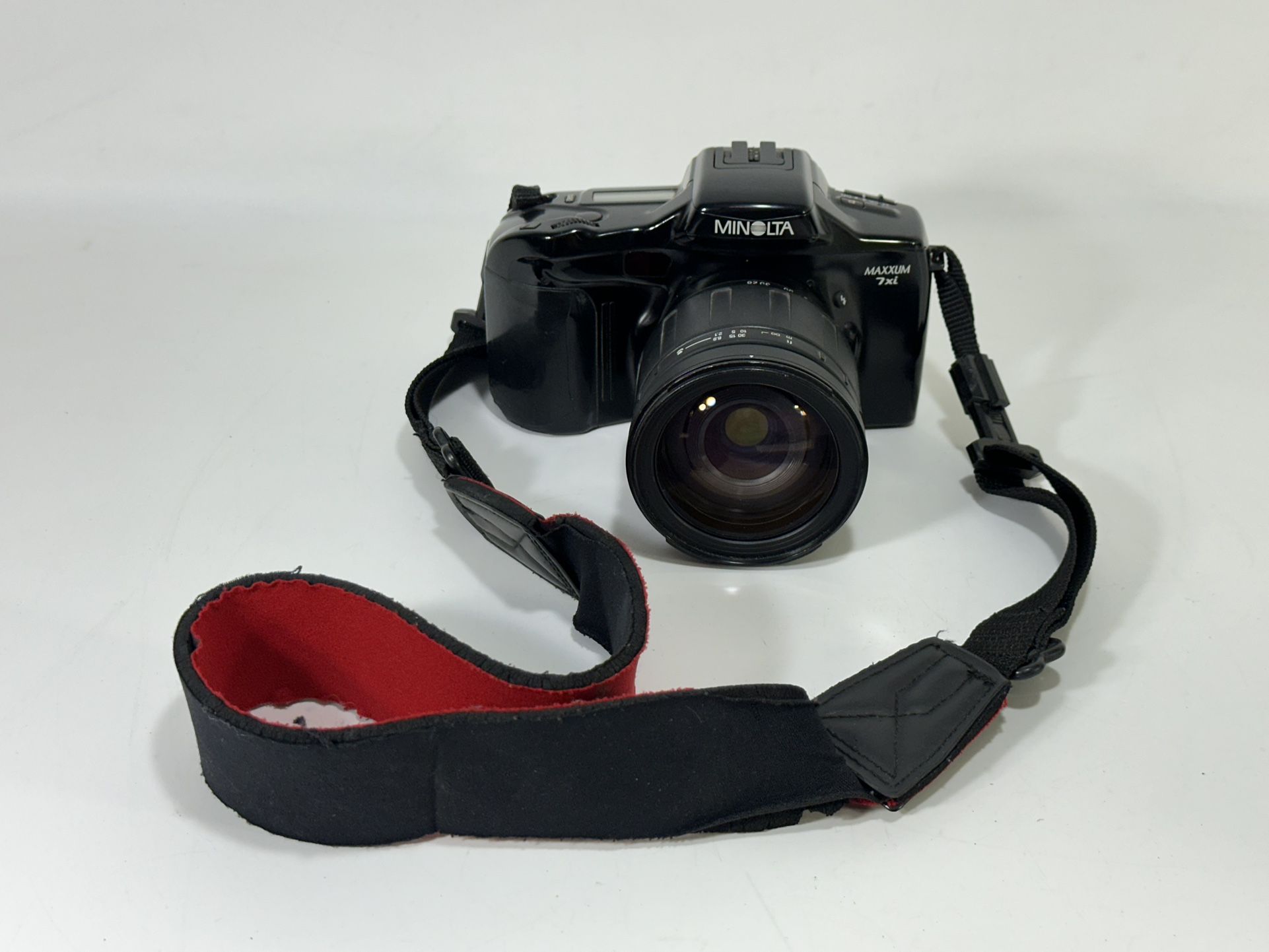 Minolta Maxxum 7xi 35mm Film SLR Camera with Tamron AF LD IF 28-200mm f/3.8-5.6