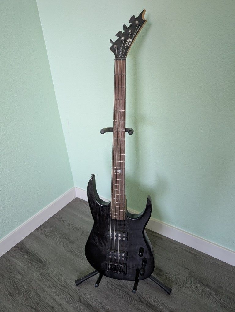 Bass guitar