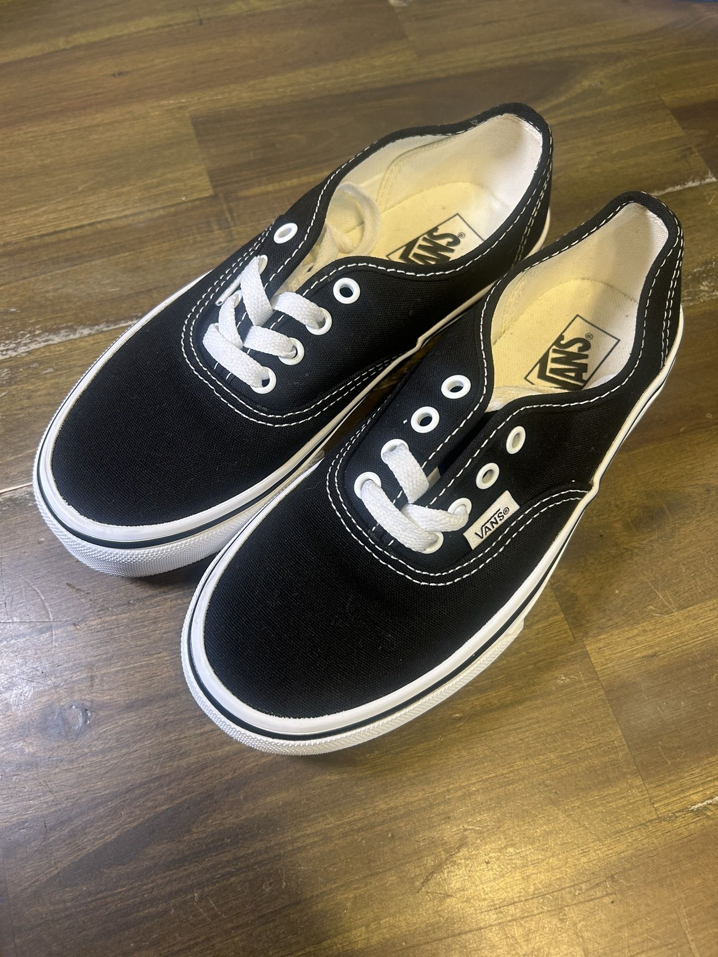 Brand NEW Vans Kids Size 3