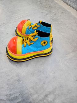 Clown shoes