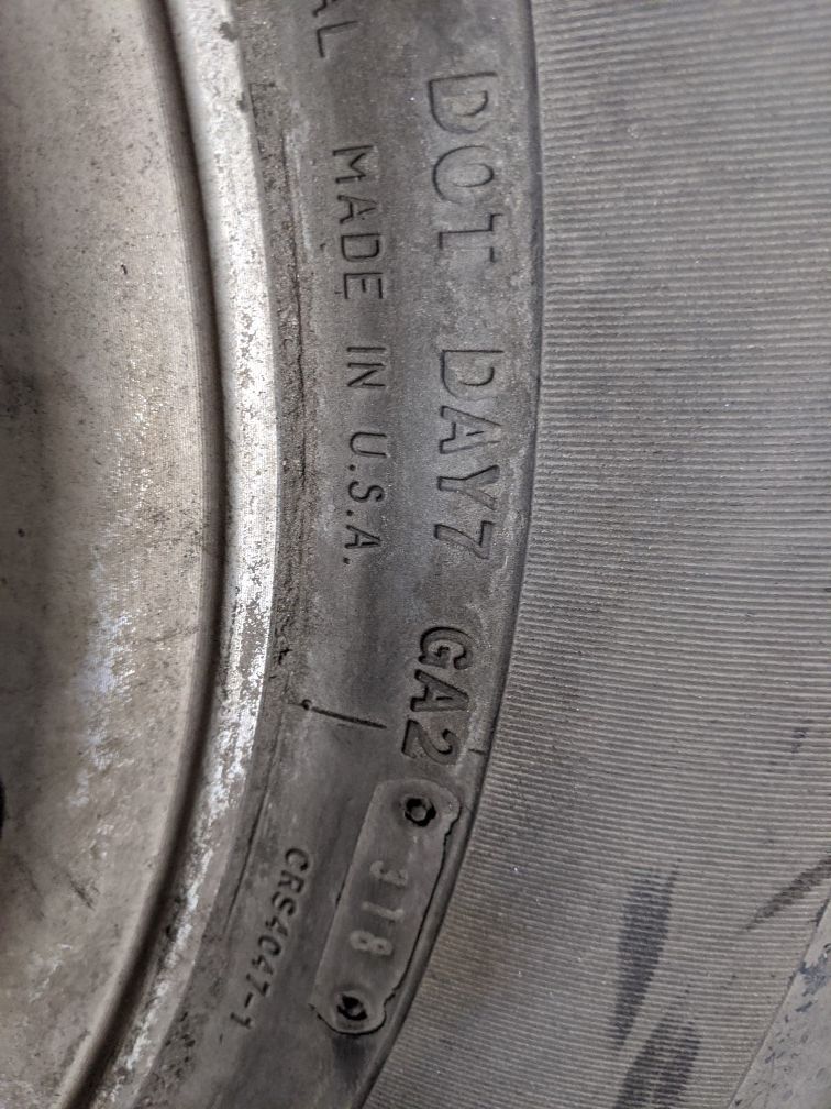 275 75 16 Dunlop radial rover Tire