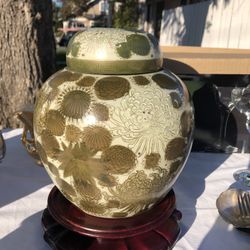 Beautiful Chrysanthemum Porcelain Ginger Jar