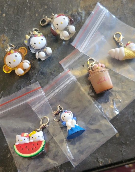 7 Charms Sanrio Hello Kitty