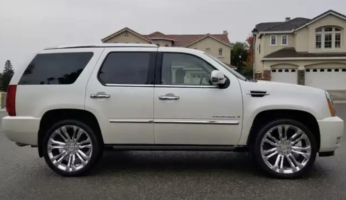 Sale in great condition 07Escalade Platinum Very clean