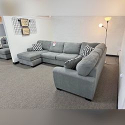 BIRKDALE COURT GRAY 3-PIECE SECTIONAL WITH CHAISE