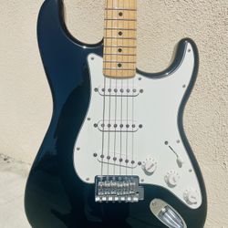 2015 Fender Standard Stratocaster with Maple Fretboard - Black Electric Guitar