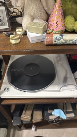 Open to offers: DENON DP-400 turntable, white, ortofon blue stylus
