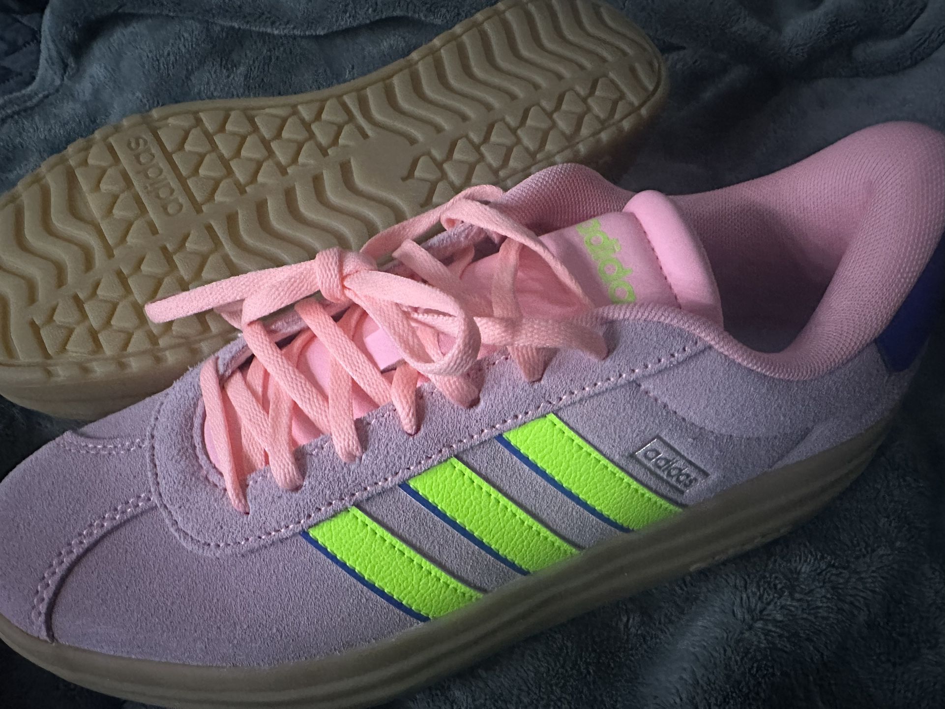 Adidas Sneakers