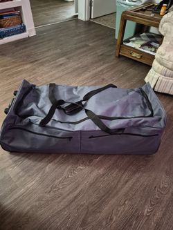 40" Extra Large And Deep Suitcase On Wheels
