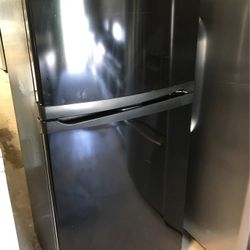Whirlpool Gold Refrigerator Top Freezer  Black 