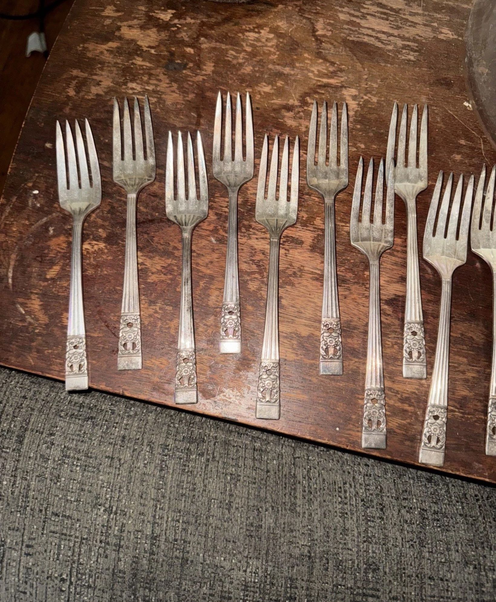 Oneida Vintage Silver Plated Floral Pattern Fork Set of 10