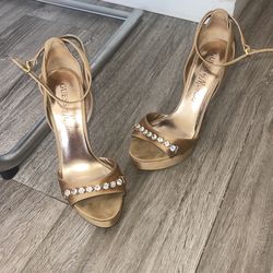 GUESS BY MARCIANO SIZE 6 1/2