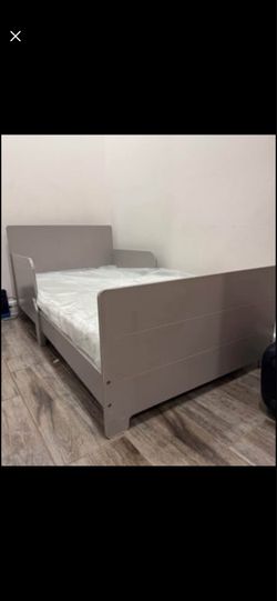Toddler bed