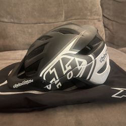 TROY LEE DESIGNS HELMET A1 SIZE SMALL