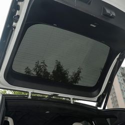 Model X REAR SUN SHADE