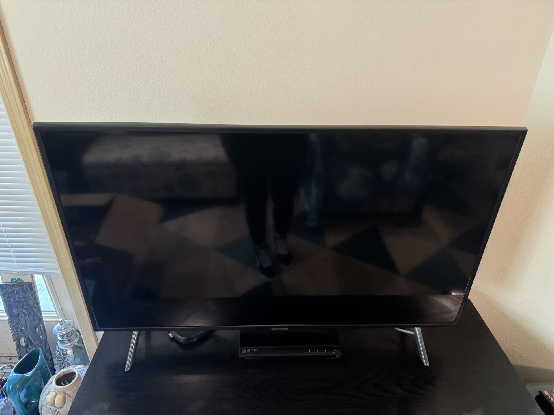 44” TV