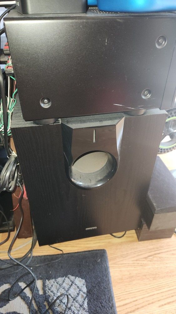 Onkyo HT-R693 Home Theater Receiver Subwoofer And Satellite Speakers