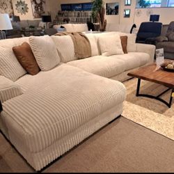 Brand New/ Oversized White Sectional,Seccional, Couch// Delivery Available 