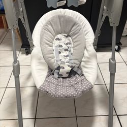 Graco Baby Swing With Whale Pattern