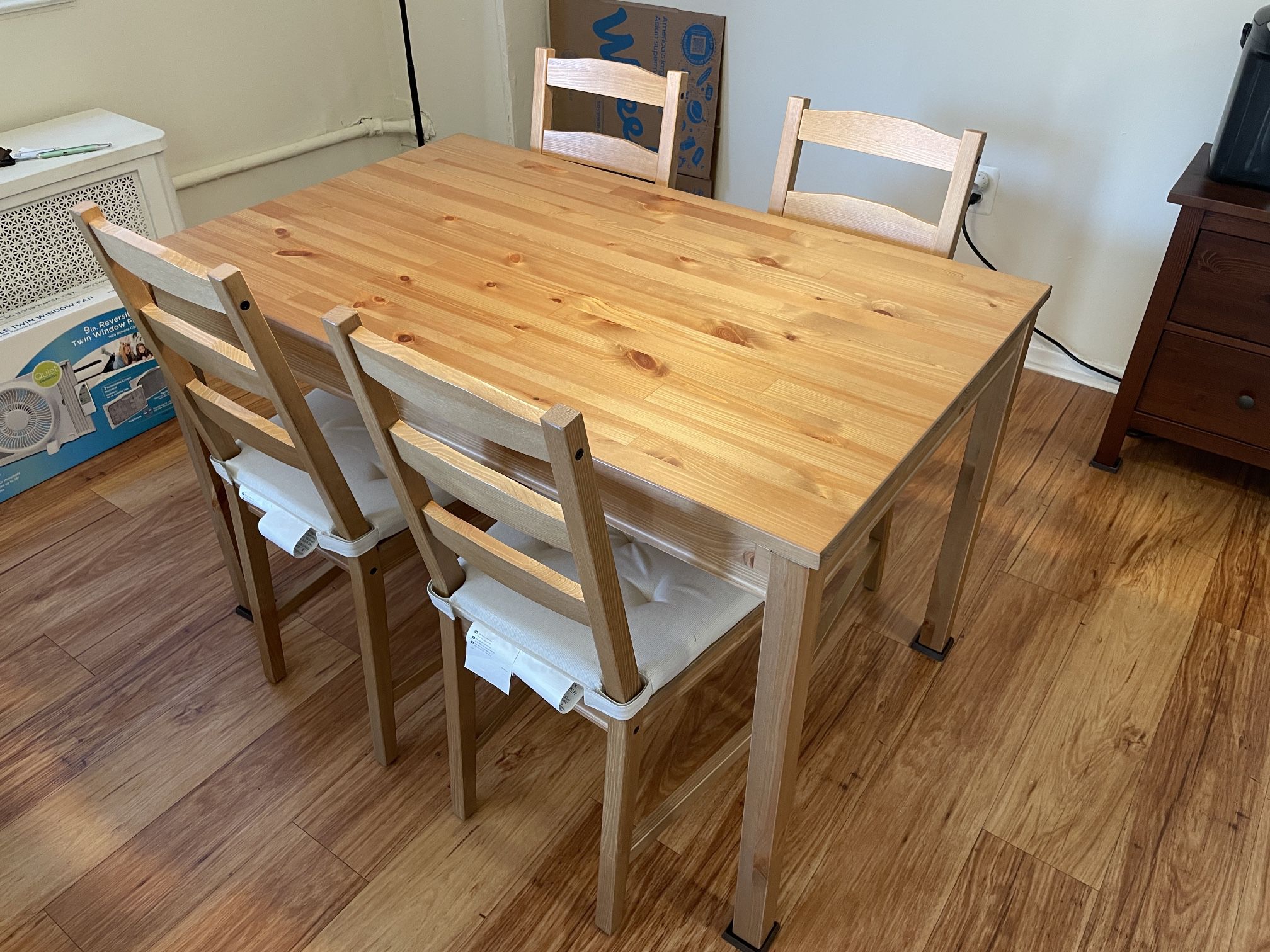 Dining Table Set With 4 Chairs With Cushions