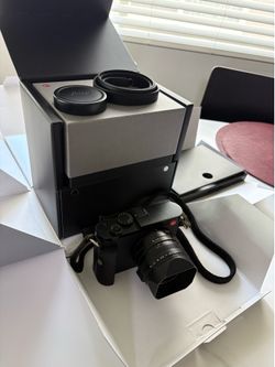 Leica Q2 + Leica Grip