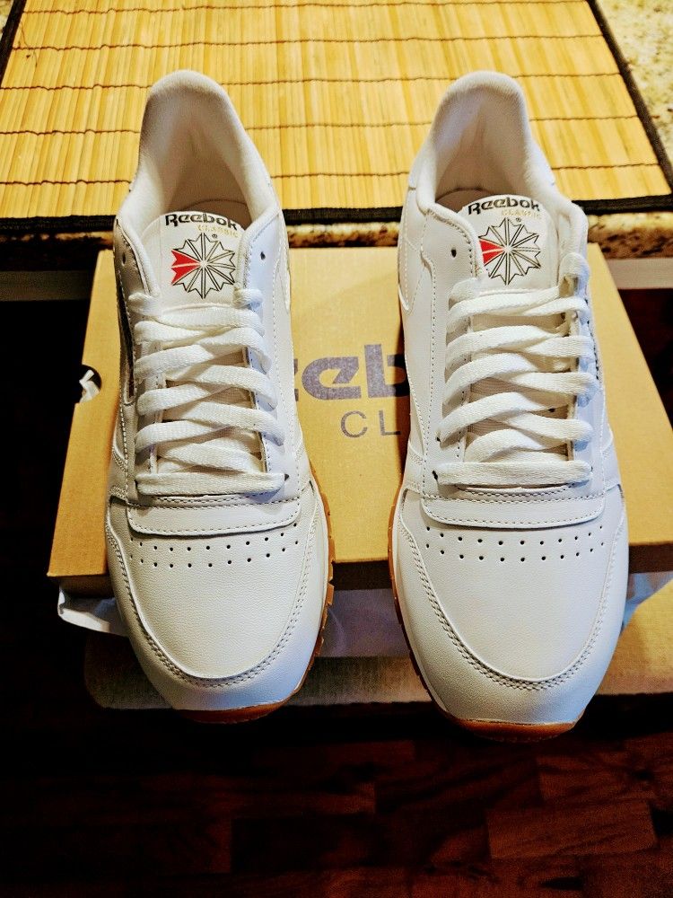 Brand New Men's 9.5 Classic Reebok