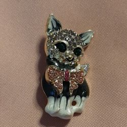 Silver kitten brooch with rhinestones and a bow tie.