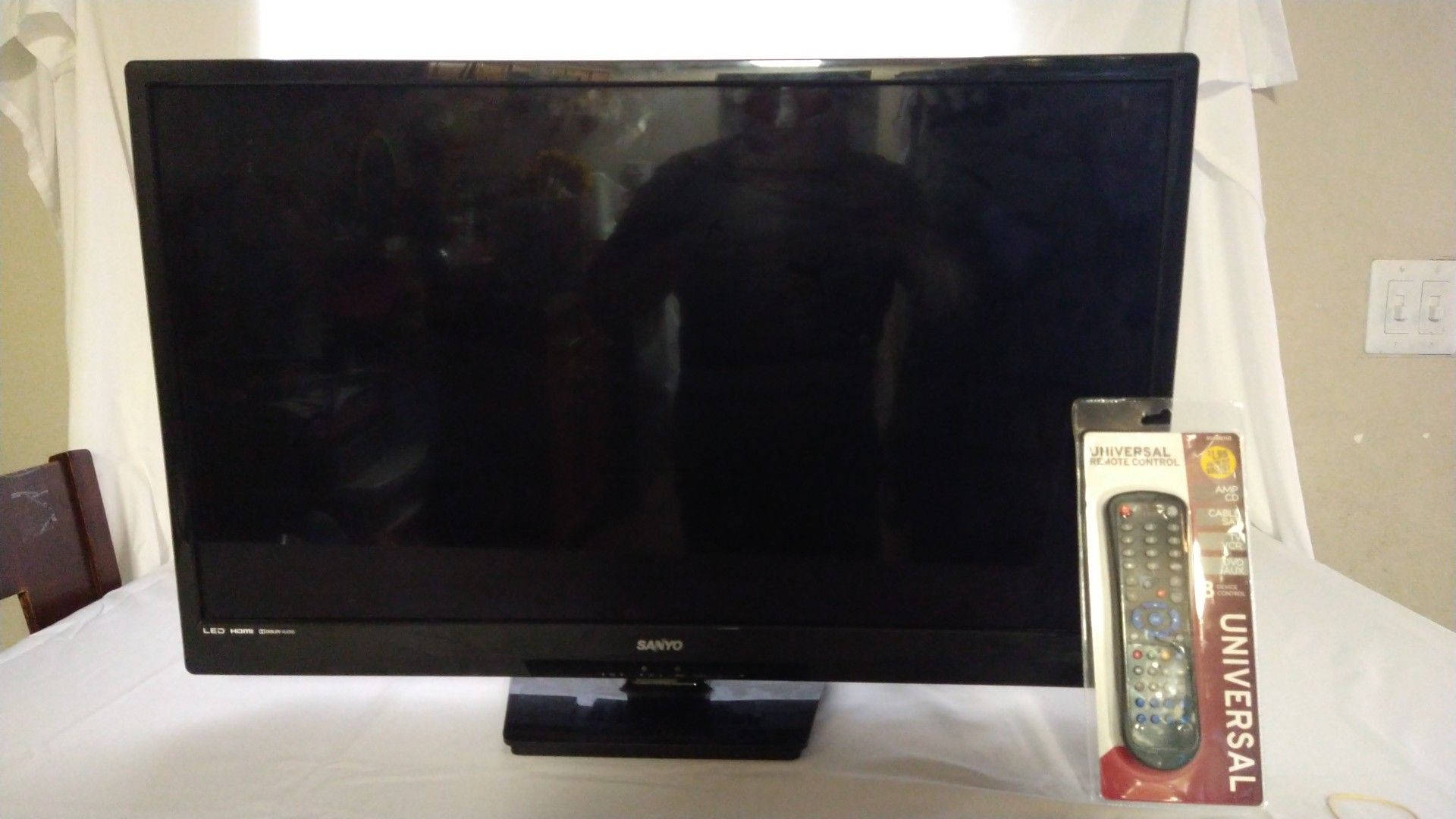 Sanyo TV LED HDMI DOLBY AUDIO WITH UNIVERSAL REMOTE