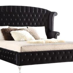 Bedroom Set - 5 Pieces  (Like New)