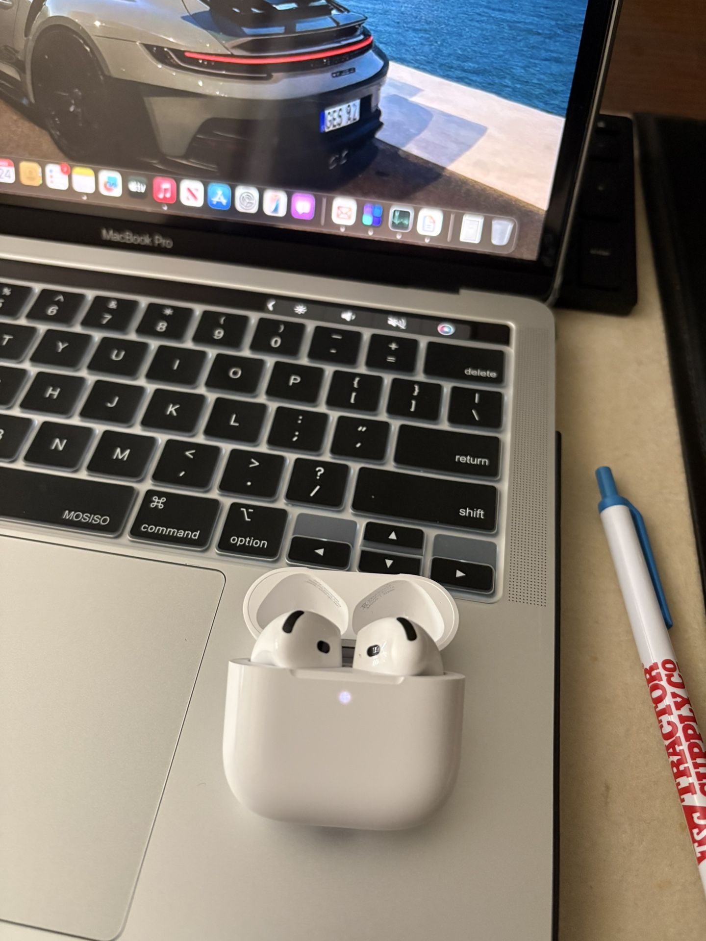 AirPod 4s