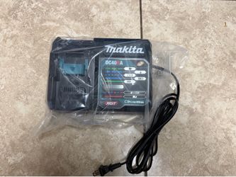 Makita 40v DC40RA battery charger