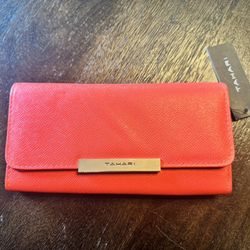 Tahari Wallet