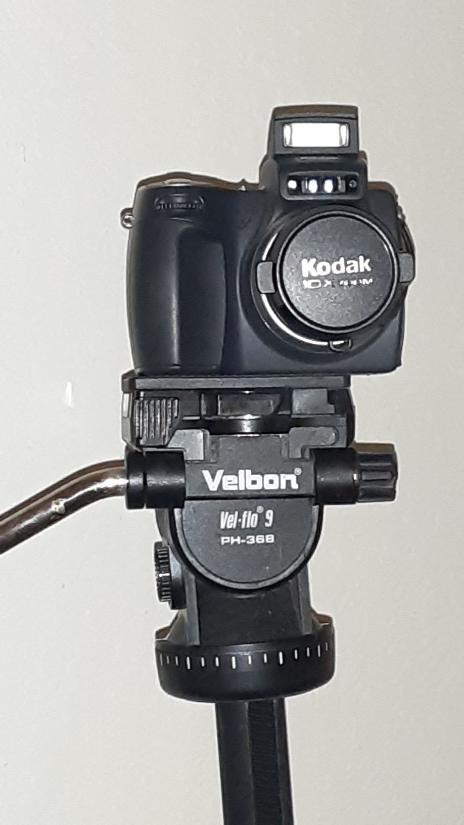 Kodak EasyShare DX6490 and Velbon Videomate 607 Tripod