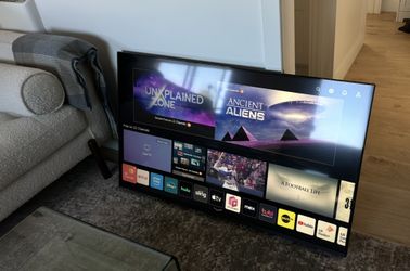 50 inch 4K smart LG TV and mount rarely used great condition