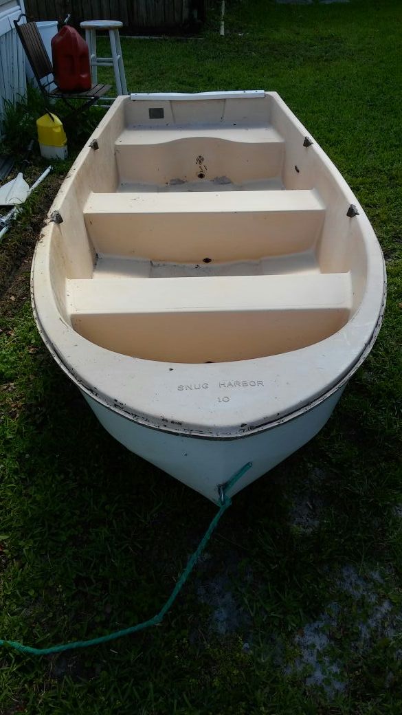 Dinghy Row Boat 10 foot Snug Harbor Fiberglass Bass Boat w/44 lbs Thrust HP Fish